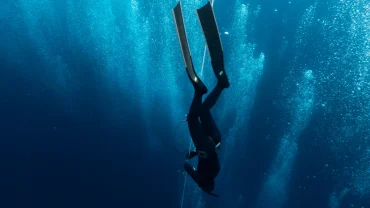 Buceo en apnea en el mar Jónico: aventuras de verano a pulmón libre